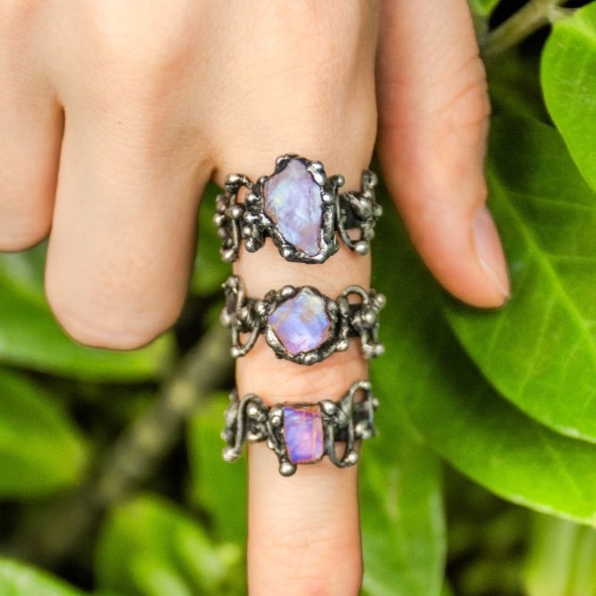 Cínový prsten s měsíčním kamenem